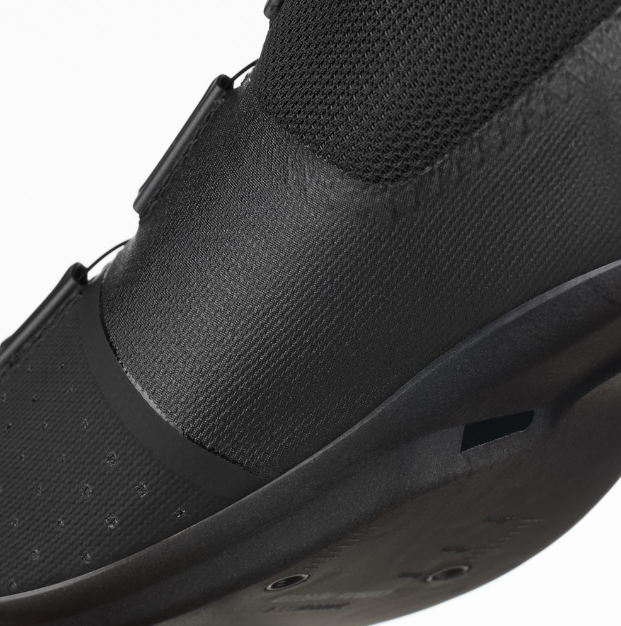 FIZIK TEMPO OVERCURVE R4 WIDE SHOE BLACK