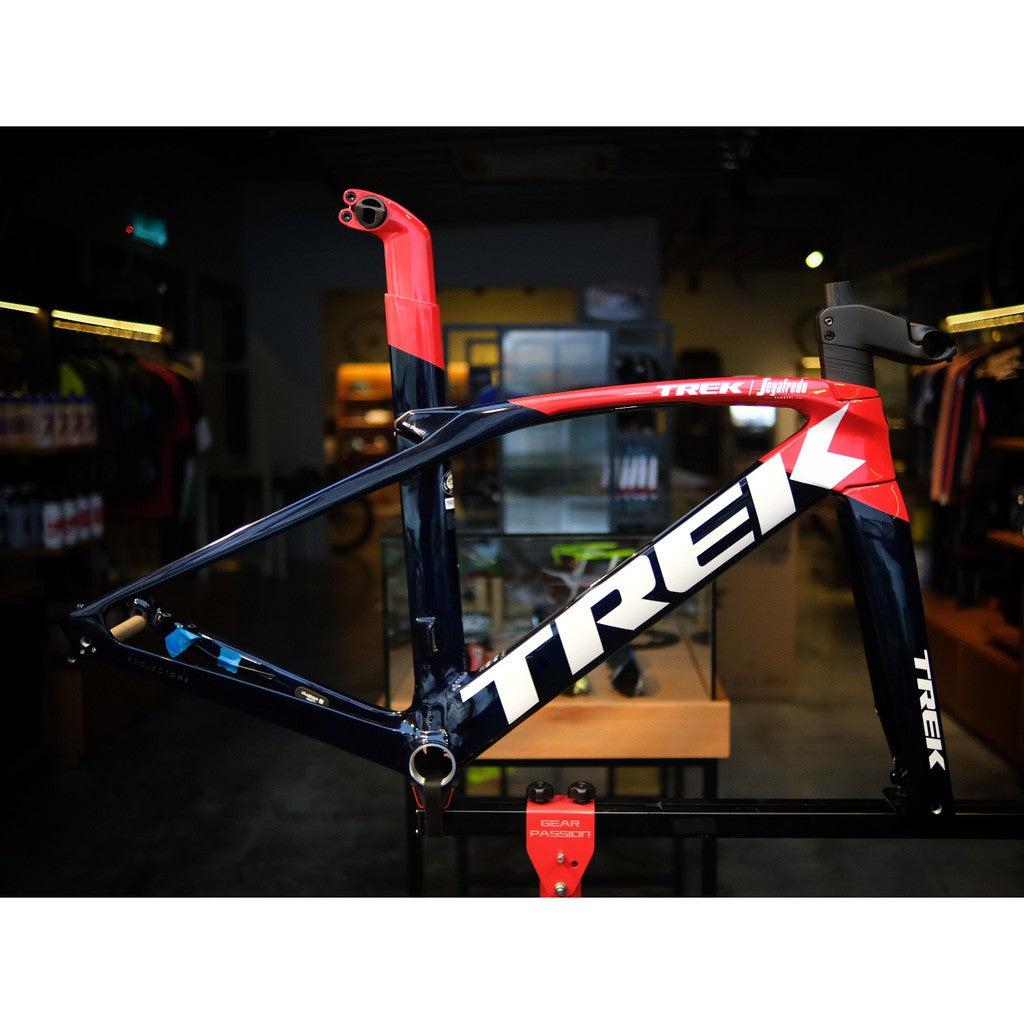 TREK Madone SLR Disc Frameset Navy Carbon Smoke/Viper Red